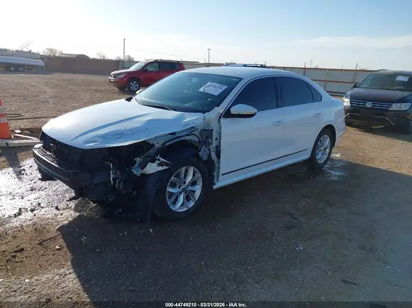 1VWAT7A34HC064577 2017 VOLKSWAGEN PASSAT - Image 2