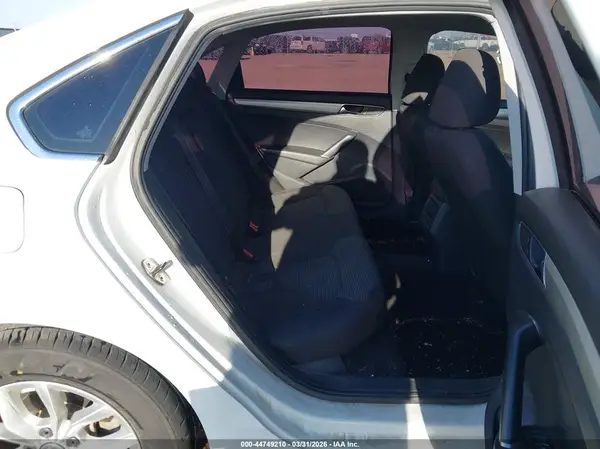 1VWAT7A34HC064577 2017 VOLKSWAGEN PASSAT - Image 8