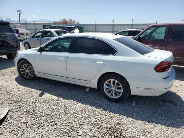 1VWAT7A34HC070718 2017 VOLKSWAGEN PASSAT - Image 2