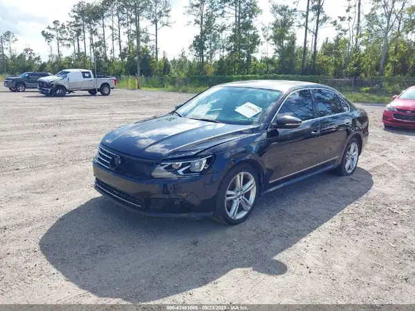1VWAT7A34HC072033 2017 VOLKSWAGEN PASSAT - Image 2