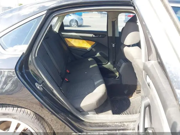 1VWAT7A34HC072033 2017 VOLKSWAGEN PASSAT - Image 8