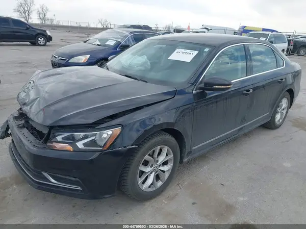 1VWAT7A34HC073621 2017 VOLKSWAGEN PASSAT - Image 2