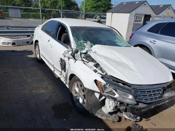 1VWAT7A34HC076972 2017 VOLKSWAGEN PASSAT - Image 1