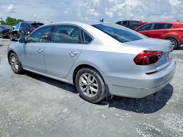 1VWAT7A34HC078222 2017 VOLKSWAGEN PASSAT - Image 2