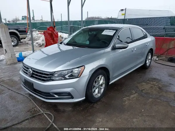 1VWAT7A34HC078334 2017 VOLKSWAGEN PASSAT - Image 2