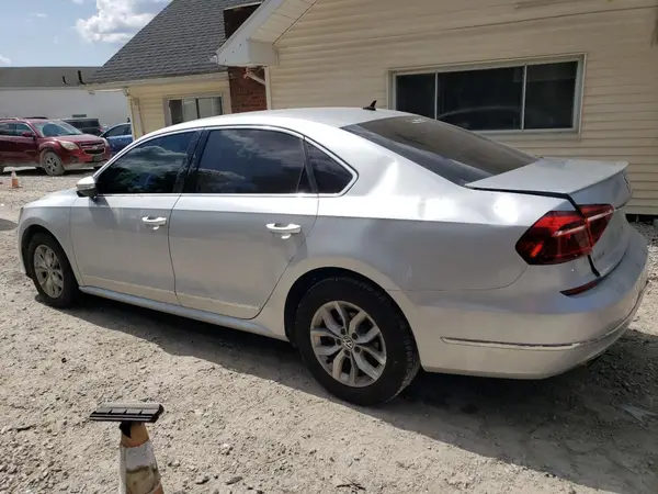 1VWAT7A34HC084019 2017 VOLKSWAGEN PASSAT - Image 2