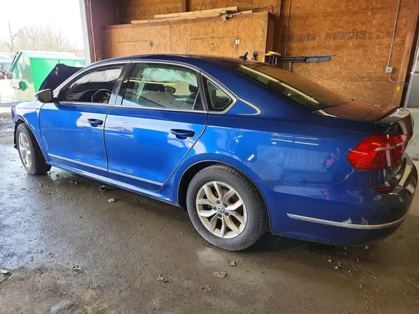1VWAT7A35GC051562 2016 VOLKSWAGEN PASSAT - Image 2