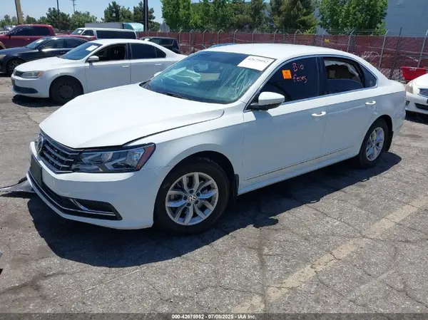 1VWAT7A35HC002203 2017 VOLKSWAGEN PASSAT - Image 2