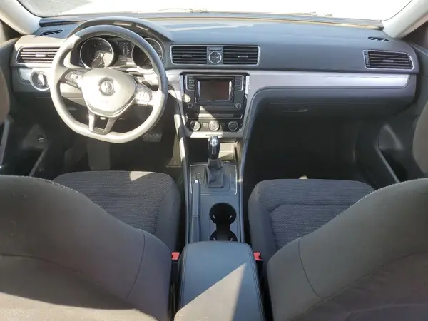 1VWAT7A35HC003013 2017 VOLKSWAGEN PASSAT - Image 8