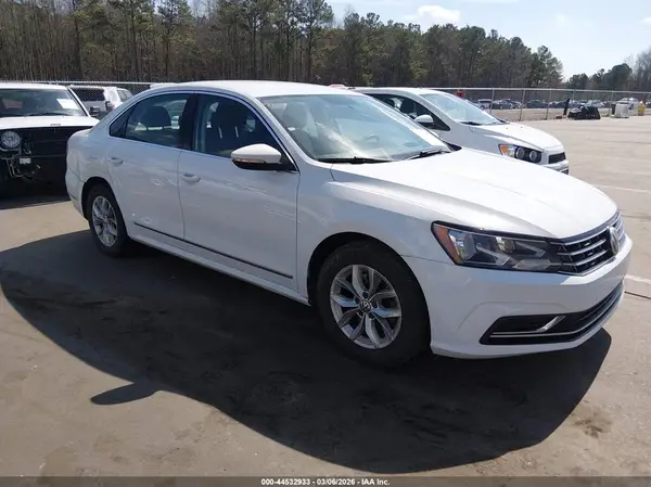 1VWAT7A35HC017915 2017 VOLKSWAGEN PASSAT - Image 1