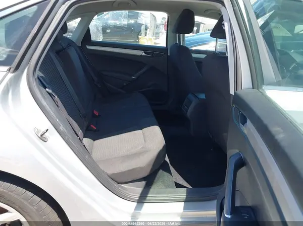 1VWAT7A35HC018238 2017 VOLKSWAGEN PASSAT - Image 8