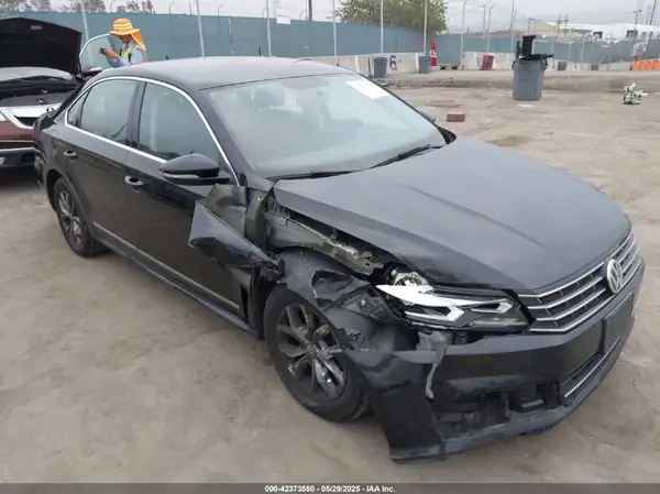 1VWAT7A35HC019017 2017 VOLKSWAGEN PASSAT - Image 1