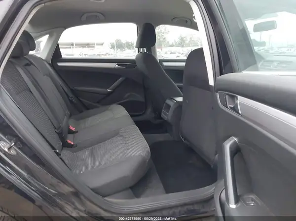 1VWAT7A35HC019017 2017 VOLKSWAGEN PASSAT - Image 8