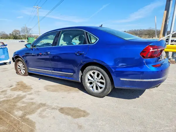 1VWAT7A35HC022340 2017 VOLKSWAGEN PASSAT - Image 2
