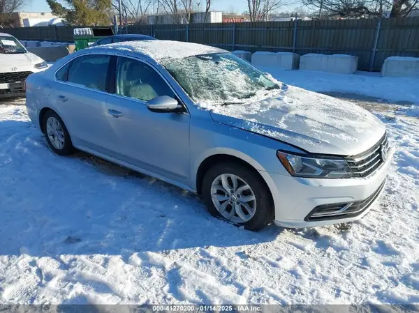 1VWAT7A35HC026419 2017 VOLKSWAGEN PASSAT - Image 1