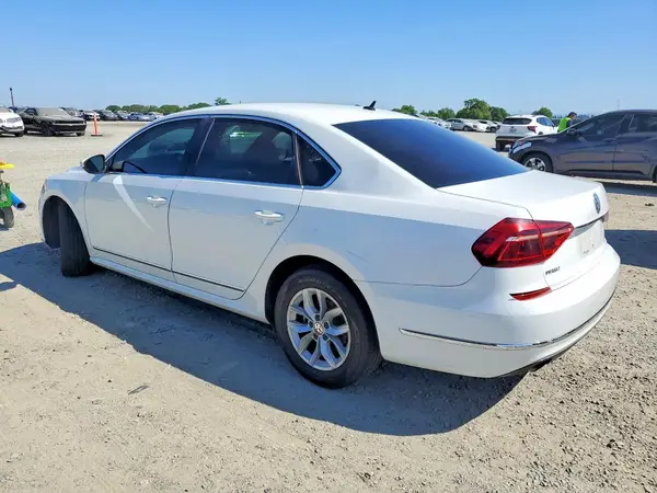 1VWAT7A35HC027618 2017 VOLKSWAGEN PASSAT - Image 2