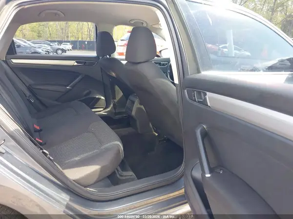 1VWAT7A35HC032673 2017 VOLKSWAGEN PASSAT - Image 8