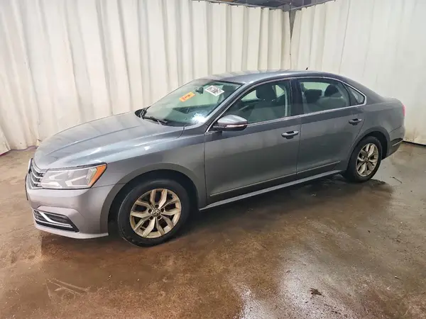 1VWAT7A35HC042202 2017 VOLKSWAGEN PASSAT - Image 1