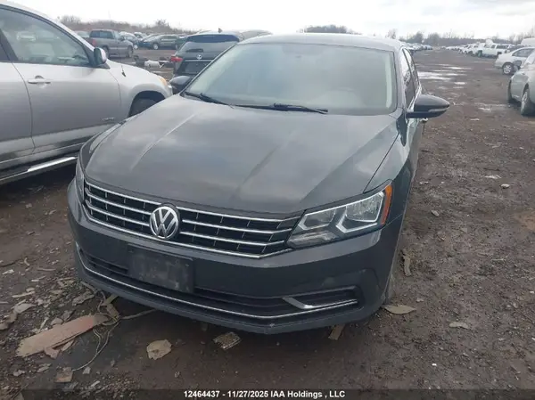 1VWAT7A35HC047674 2017 VOLKSWAGEN PASSAT - Image 2