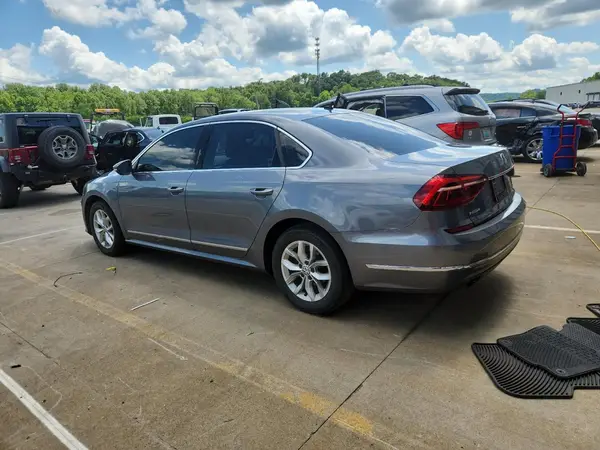 1VWAT7A35HC047903 2017 VOLKSWAGEN PASSAT - Image 2