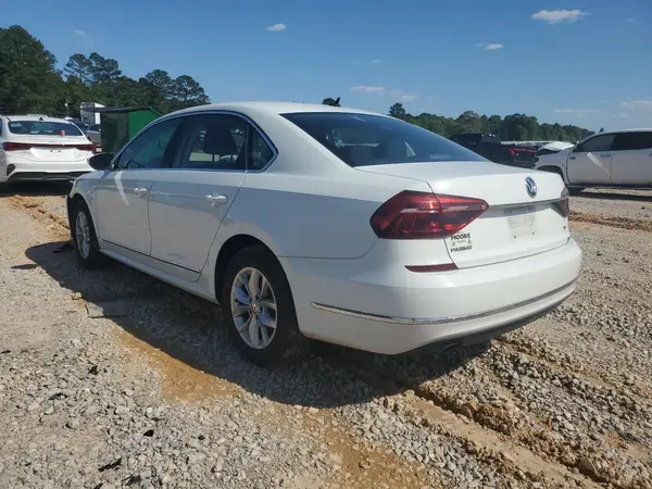 1VWAT7A35HC049635 2017 VOLKSWAGEN PASSAT - Image 2