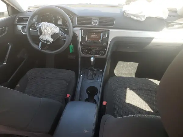 1VWAT7A35HC049635 2017 VOLKSWAGEN PASSAT - Image 8