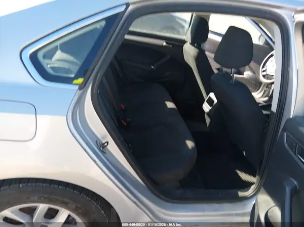 1VWAT7A35HC058142 2017 VOLKSWAGEN PASSAT - Image 8