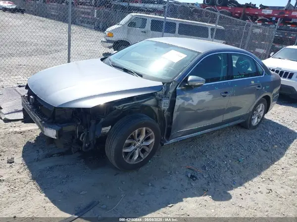 1VWAT7A35HC060649 2017 VOLKSWAGEN PASSAT - Image 2