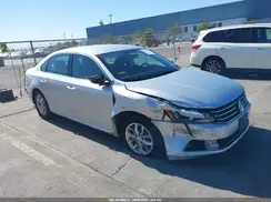 1VWAT7A35HC061932 2017 VOLKSWAGEN PASSAT