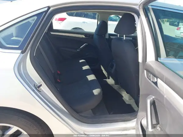 1VWAT7A35HC061932 2017 VOLKSWAGEN PASSAT - Image 8