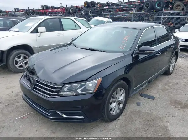 1VWAT7A35HC064636 2017 VOLKSWAGEN PASSAT - Image 2
