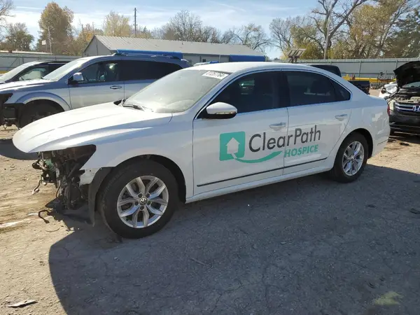 1VWAT7A35HC066175 2017 VOLKSWAGEN PASSAT - Image 1