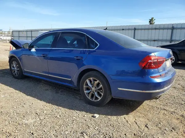1VWAT7A35HC067696 2017 VOLKSWAGEN PASSAT - Image 2