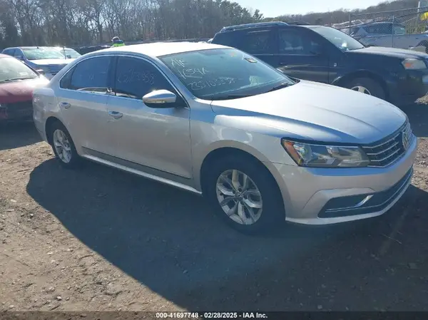 1VWAT7A35HC070565 2017 VOLKSWAGEN PASSAT - Image 1