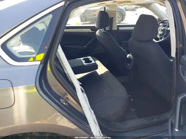 1VWAT7A35HC076253 2017 VOLKSWAGEN PASSAT - Image 8