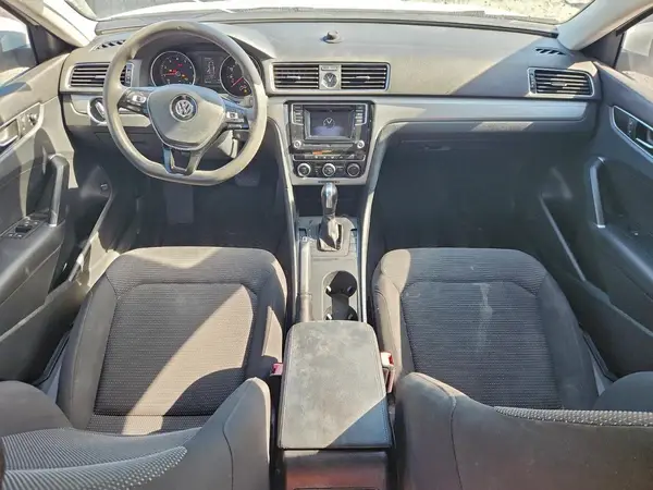 1VWAT7A35HC077533 2017 VOLKSWAGEN PASSAT - Image 8