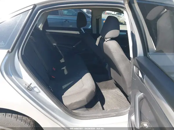 1VWAT7A35HC077886 2017 VOLKSWAGEN PASSAT - Image 8