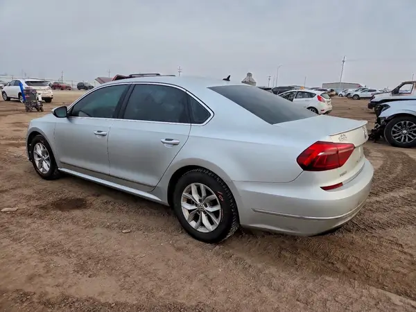 1VWAT7A35HC085616 2017 VOLKSWAGEN PASSAT - Image 2