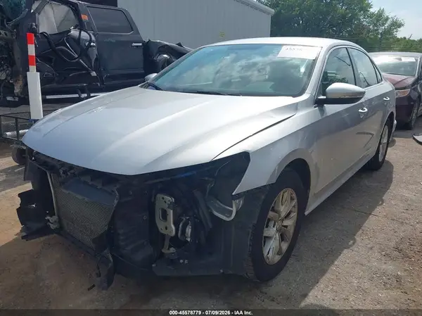 1VWAT7A36GC004847 2016 VOLKSWAGEN PASSAT - Image 2