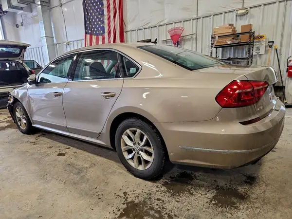 1VWAT7A36GC014326 2016 VOLKSWAGEN PASSAT - Image 2
