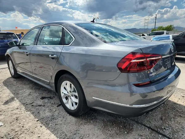 1VWAT7A36HC012836 2017 VOLKSWAGEN PASSAT - Image 2