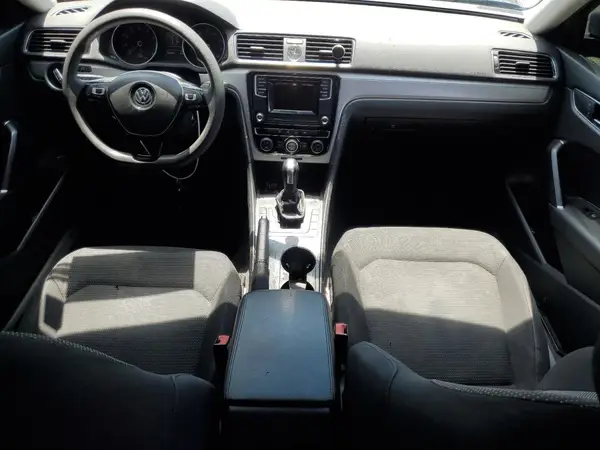 1VWAT7A36HC015025 2017 VOLKSWAGEN PASSAT - Image 8