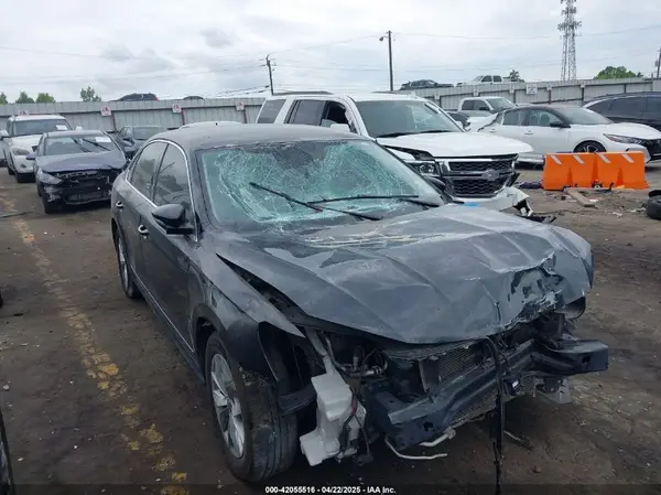 1VWAT7A36HC016093 2017 VOLKSWAGEN PASSAT - Image 1