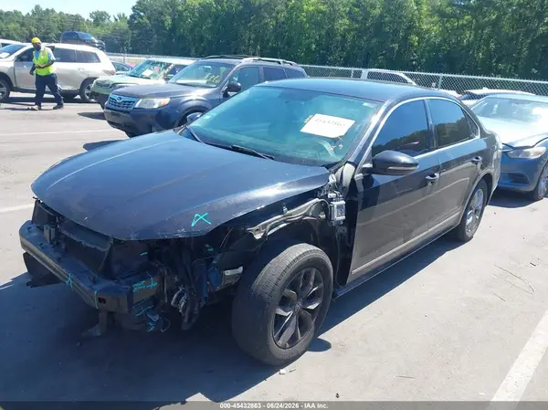 1VWAT7A36HC020998 2017 VOLKSWAGEN PASSAT - Image 2