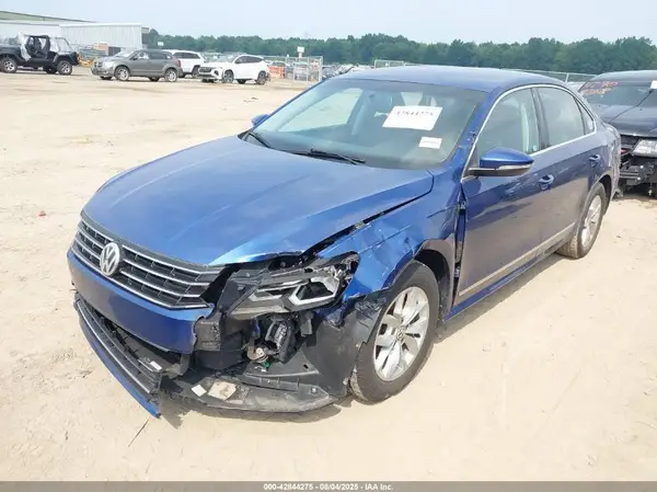 1VWAT7A36HC027935 2017 VOLKSWAGEN PASSAT - Image 2