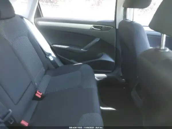 1VWAT7A36HC031208 2017 VOLKSWAGEN PASSAT - Image 8