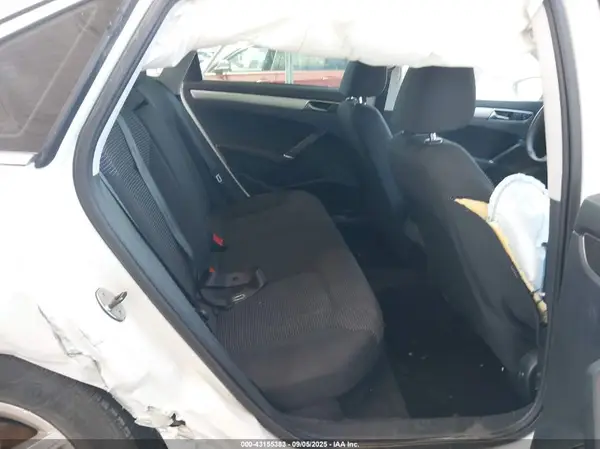 1VWAT7A36HC031807 2017 VOLKSWAGEN PASSAT - Image 8