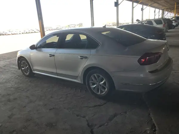 1VWAT7A36HC033198 2017 VOLKSWAGEN PASSAT - Image 2
