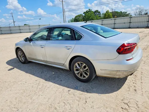 1VWAT7A36HC039101 2017 VOLKSWAGEN PASSAT - Image 2