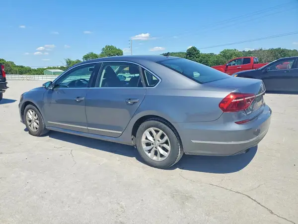 1VWAT7A36HC042306 2017 VOLKSWAGEN PASSAT - Image 2